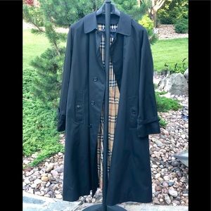 Vintage men’s Burberry’s black trench 46/ XL